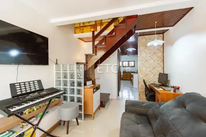 Casa em condomínio com 2 dormitórios.