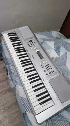 Teclado Yamaha YPT-360