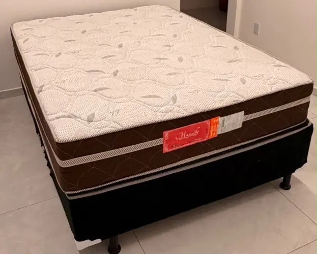 CAMA CASAL COM COLCHÃO SEMINOVA