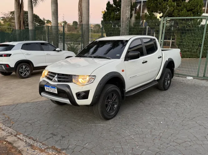Mitsubishi L200 Triton GL 3.2 CD TB Int. Dies. Mec. 2015