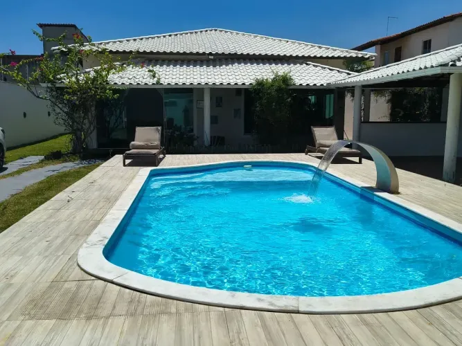 Vendo excelente casa na linha Verde em condomínio