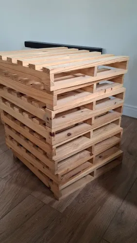 8 pallets de madeira 50cm x 50cm x 8,5cm