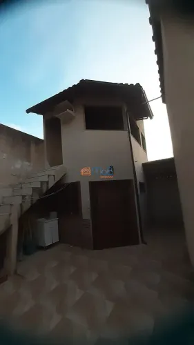 Casa com 3 Banheiros e Potencial de Ampliação à Venda no Horto