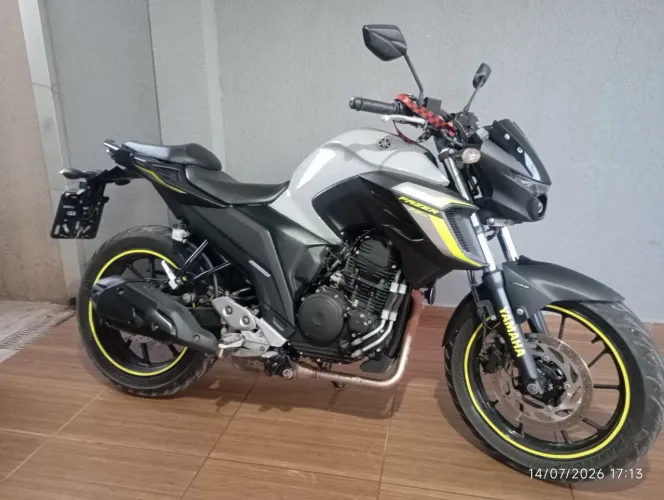Vendo fazer 250 moto de procedência super conservada tudo em dias só transferir