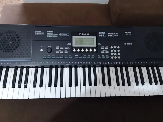 Teclado Revas 800 reais
