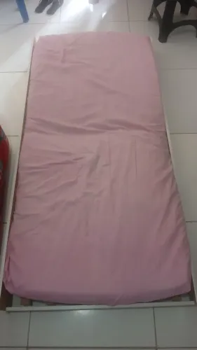Cama auxiliar solteiro sem uso.. conservada!!