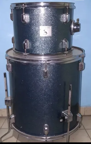 Vende-se um Surdo e um Ton para Bateria