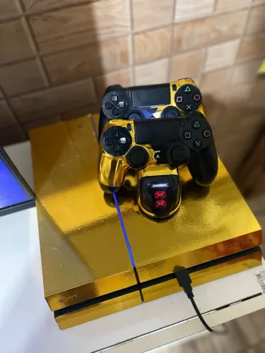 PS4 GOLD + 2 controles, 10 jogos