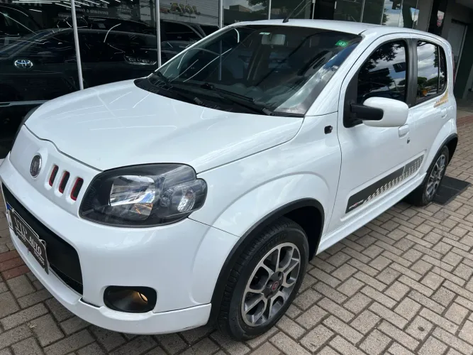 Fiat Uno Sporting 1.4 EVO Fire Flex 8V 4P 2013