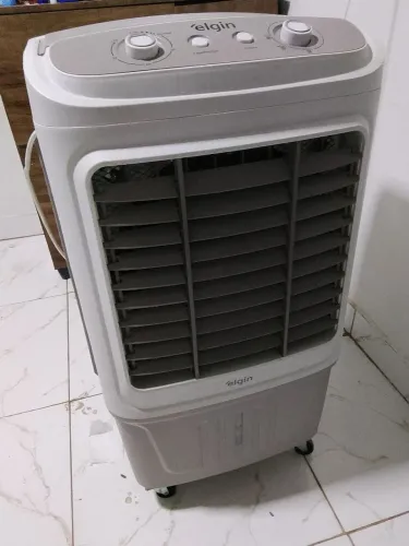 Vendo esse climatizador semi novo , nenhuma marca de uso funciona tudo, excelente estado,