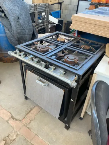 Fogão industrial 4 boca com forno
