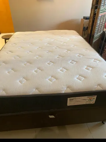 Colchão Pikolin molas ensacadas Studio do sono 1 ano de uso e base box corano casal novos