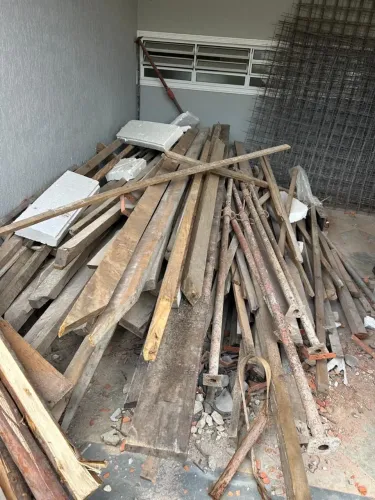 Lote de madeiras para telhado, vigas de 15, caibros 10x10 e ripas de 5x2,5 peroba rosa 