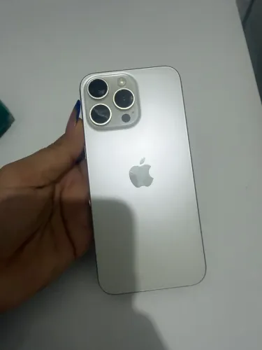 iPhone 15 Pro Max de 256 gigas branco