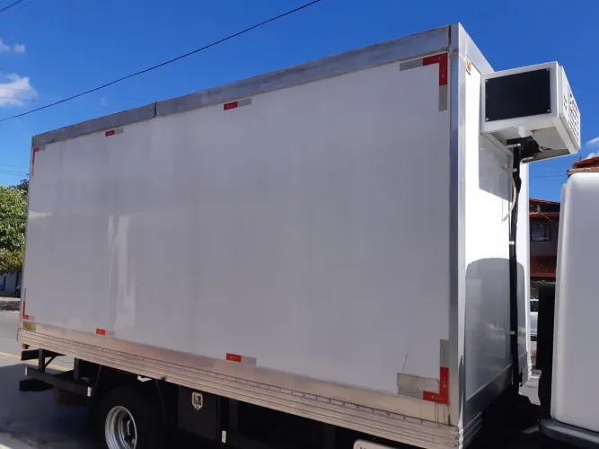 Baú refrigerado com gancheira 5 metros 