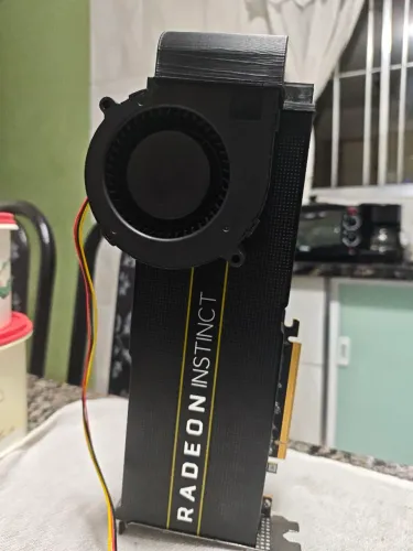 PLACA DE VÍDEO RADEON PRO 7 MI SÉRIES COM 32 GIGAS DE VRAM