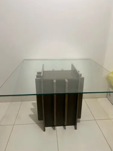 Vendo Mesa c/ Tampo de vidro