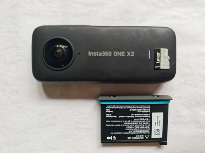 Câmera Insta360 X2