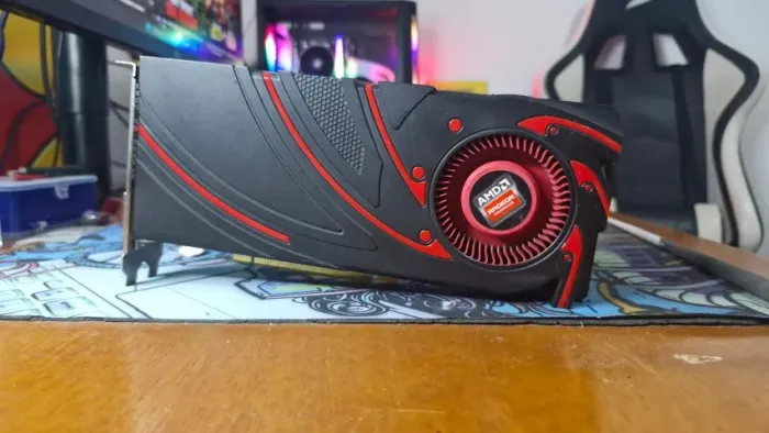 Placa de Vídeo AMD Radeon R9 285 2GB - Edição Founders (Referência)