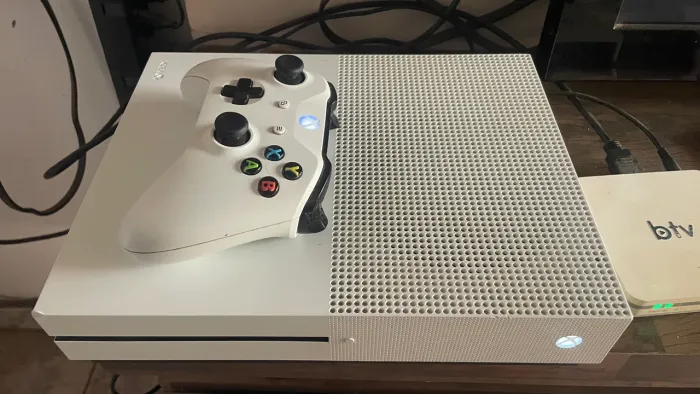Xbox one S 500gb 1 controle