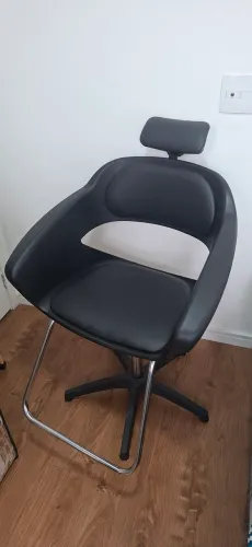 Cadeira Dompel para Barbeiro ou Cabeleireiro ? Estado de Nova!