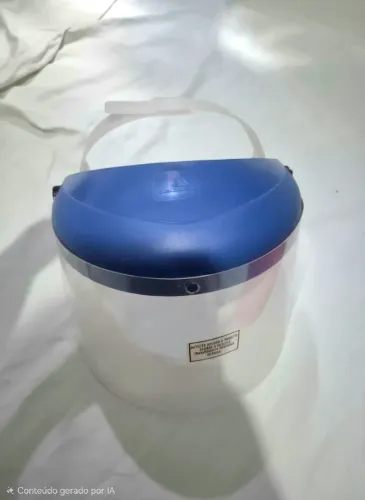 Vendo máscara de proteção facial nova