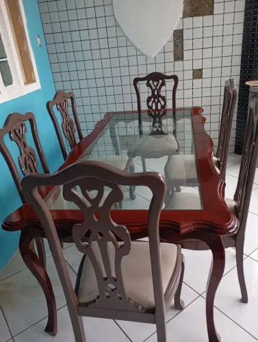 Mesa linda de madeira, 6 cadeiras 