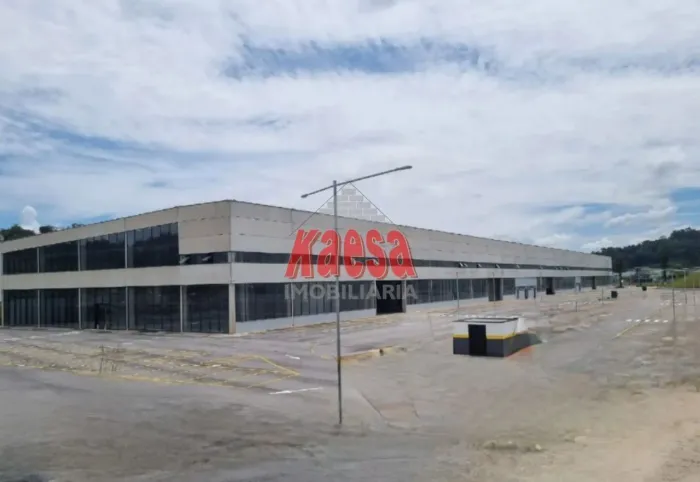 Galpão vitrine, está na entrada da cidade Atibaia na Rod. Fernão Dias e 5 km da