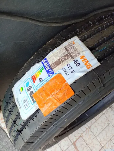 PNEUS DE CAMINHÃO MERCEDINHA E VOLKSWAGEN NOVOS ARO 17.5 MODELO 215-75-17.5 NOVOS 