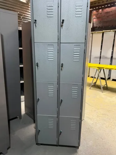 Promoção -Roupeiro de aço com 8 portas pequenas Reformado