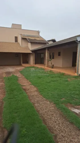 Casa Tipo Sobrado no Jardim Alto Rio Preto de 03 Suítes com armários embutidos.