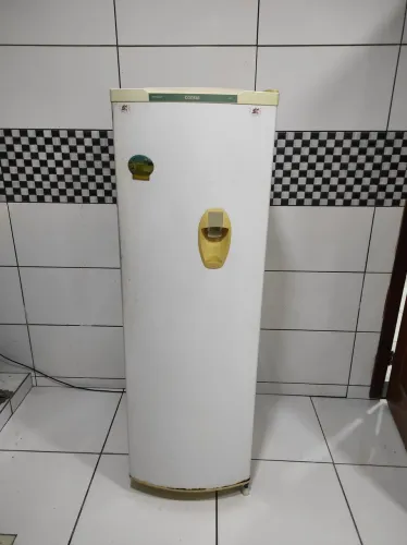 Geladeira Consul - C/ Dispenser água na porta