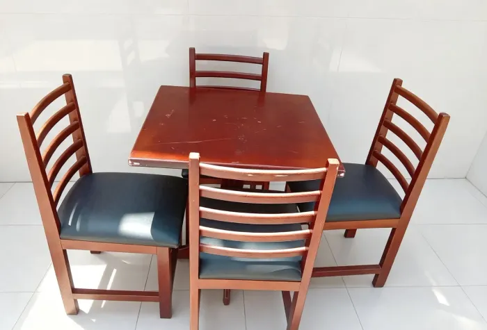 Mesa com cadeiras