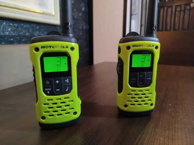 Rádio Comunicadores Motorola UHF/VHF T-600 Walkie-Talkie par Penha-SC 