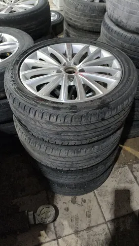aro 17 jetta tsi 5x112 pneus da borracha tem as tampas