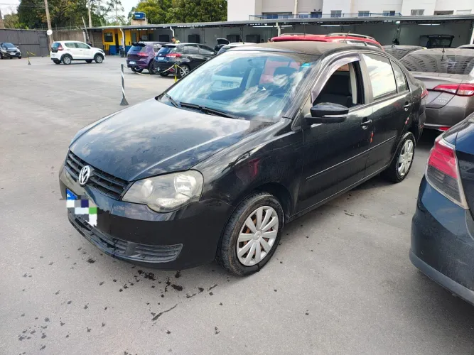 Volkswagen Polo Sedan 1.6 MI Total Flex 8V 4P 2013