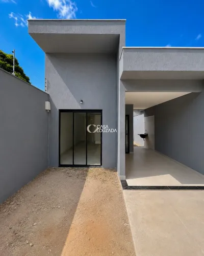 Casa linear 03 quartos com quintal em Riviera da Barra