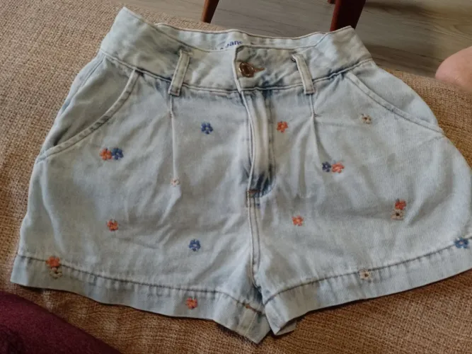 Vendo short jeans da C&A super novo por 25,00 tamanho 36