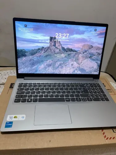 Notebook Lenovo semi-novo i3 13 geração, 8gb de ram,256gb Ssd