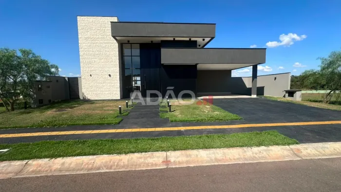 Casa térrea de alto padrão com 3 suítes e piscina no Plateau D'Or Unique Casa em Condomíni