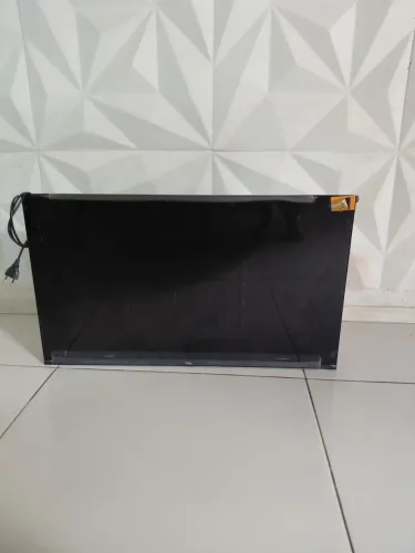 TV 32 POLEGADAS TCL/ COM TELA QUEBRADA