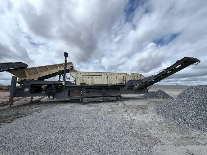 Venda de 03 conjuntos de britagem sobre esteiras lokotrak