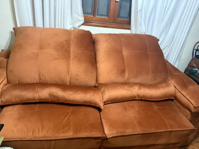 Vendo sofá retrátil semi novo usando 6 meses tá novinho 