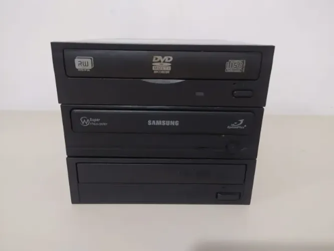 Driver de CD/DVD padrões SATA e IDE