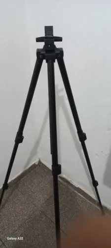 Vende se um tripé semi novo para celular câmera e filmadora