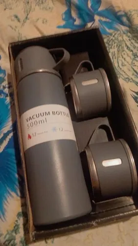 Vendo garrafa térmica + 3 xicaras