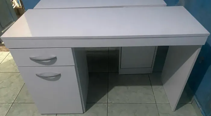 Mesinha semi nova 400.00 cada