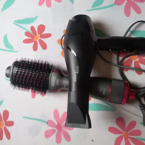 Vendo secador Taiff só usei uma vez uma escova secadora semi nova