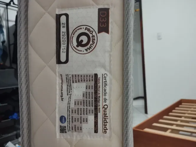 Colchão de casal 100% espuma D33 usado poucos meses