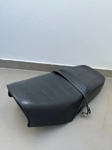 Banco Completo da Suzuki Intruder 125 com Grelha